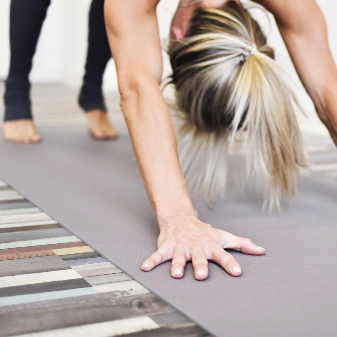 Love Yoga Mat Anti-slip - Warm Grijs | Comfortabel & Duurzaam voor Yoga & Wellness