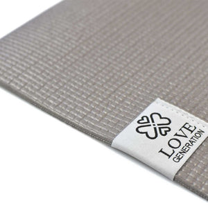 Love Yoga Mat Anti-slip - Warm Grijs | Comfortabel & Duurzaam voor Yoga & Wellness